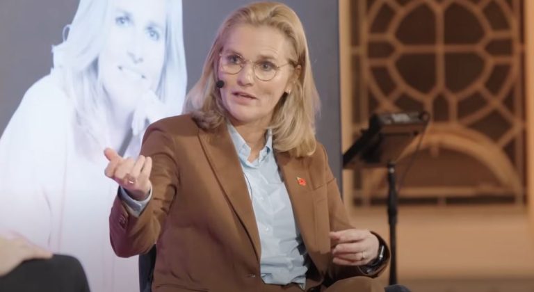 Sarina Wiegman Salary